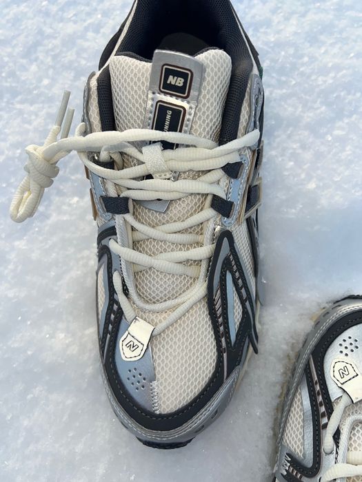 кросівки new balance