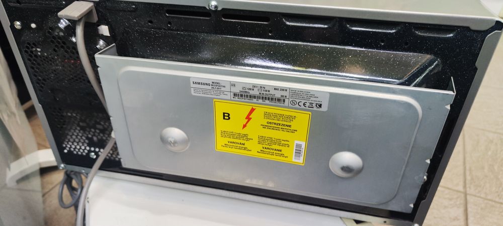 Мікрохвильова піч з грилем  Samsung  mg23 f