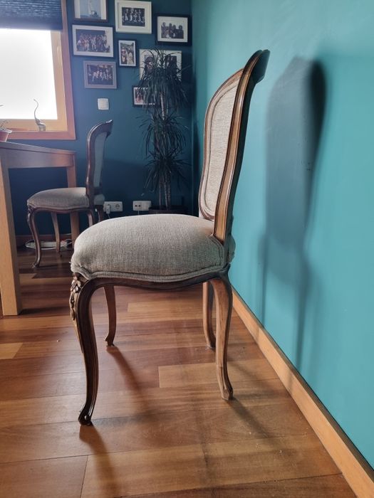 Conjunto de 4 cadeiras estilo clássico / vintage em madeira maciça