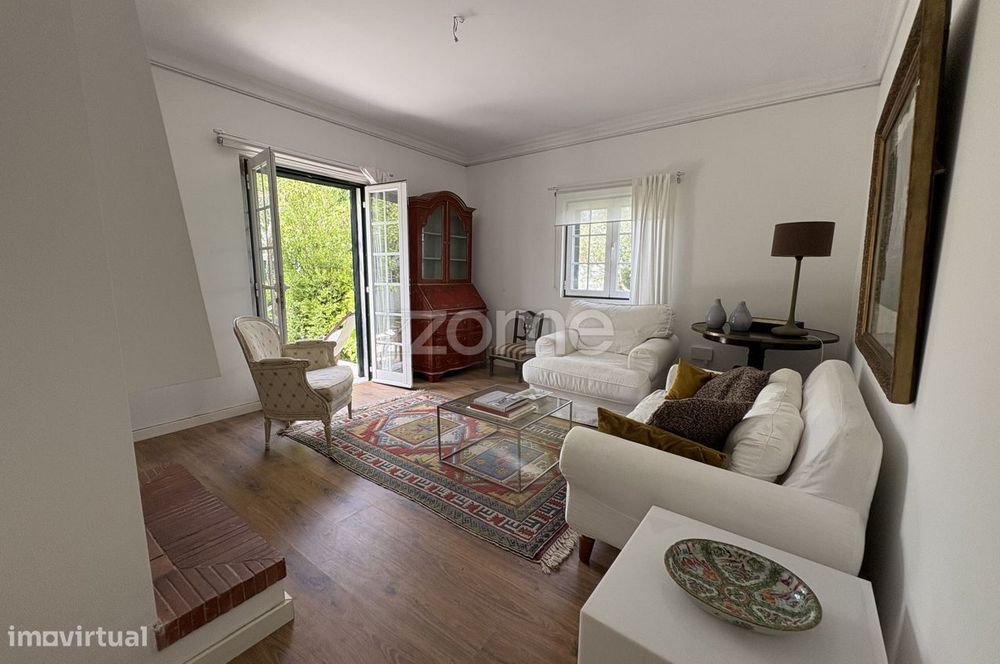 Moradia com logradouro, área total de 520m2 nas Raposeiras/Sintra