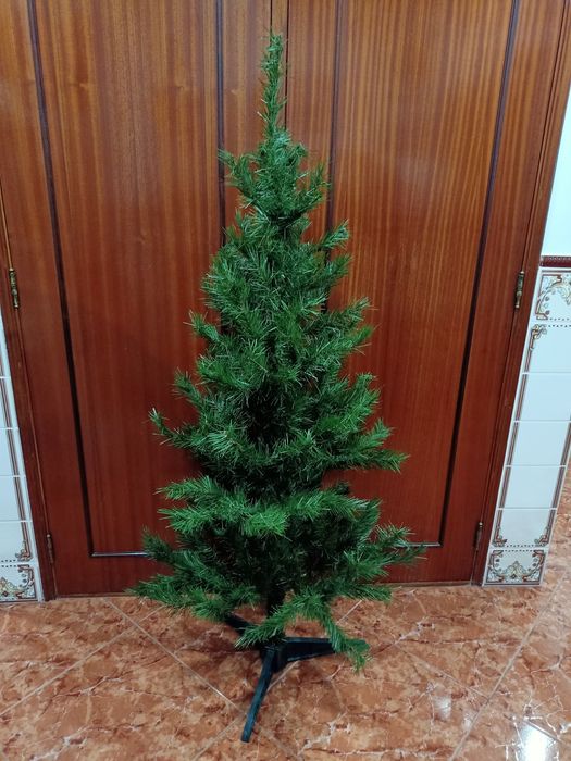 Árvore de Natal enfeites casa quarto apartamento vivenda escritório.
