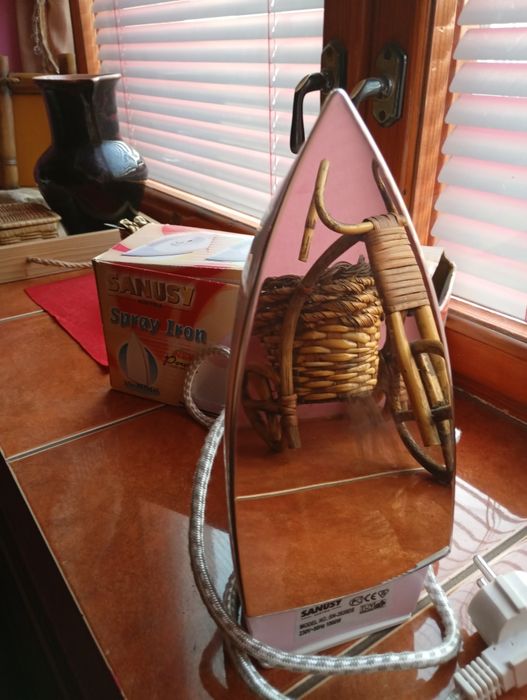 Продаю утюг новый