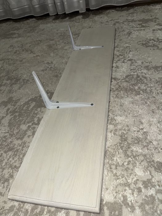 Деревʼяні настінні полиці