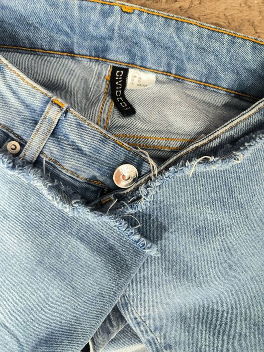 Джинси DIVIDED ідеальний стан