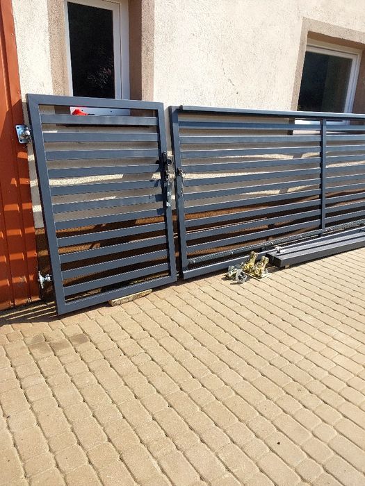 Brama przesuwna,palisadowa.