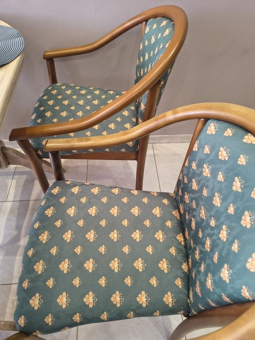 Продам дерев'яні стільці в ідеалі