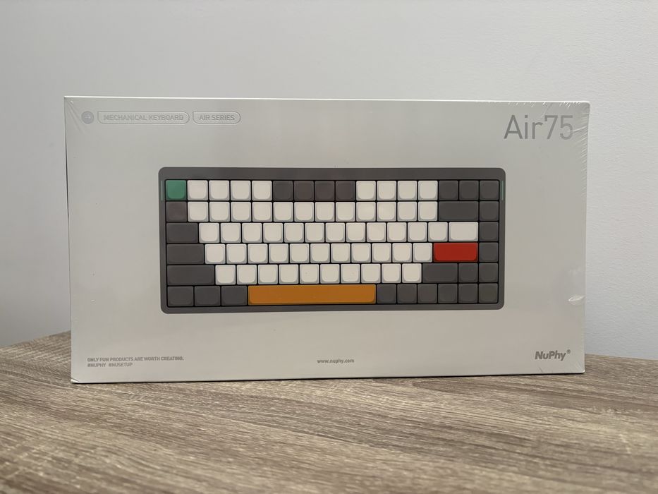 Nuphy Air75 v2 - механічна клавіатура з тактильними свічами