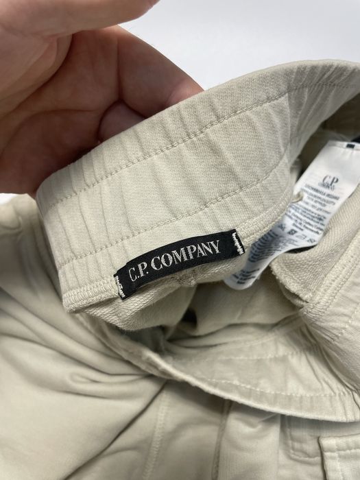 Оригінальні шорти Cp company