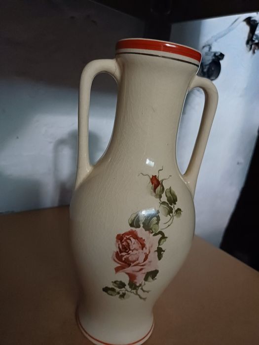 Wazon na kwiaty z uszami