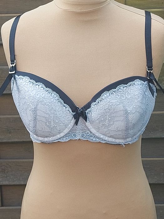 Biustonosz damski z koronką 70A