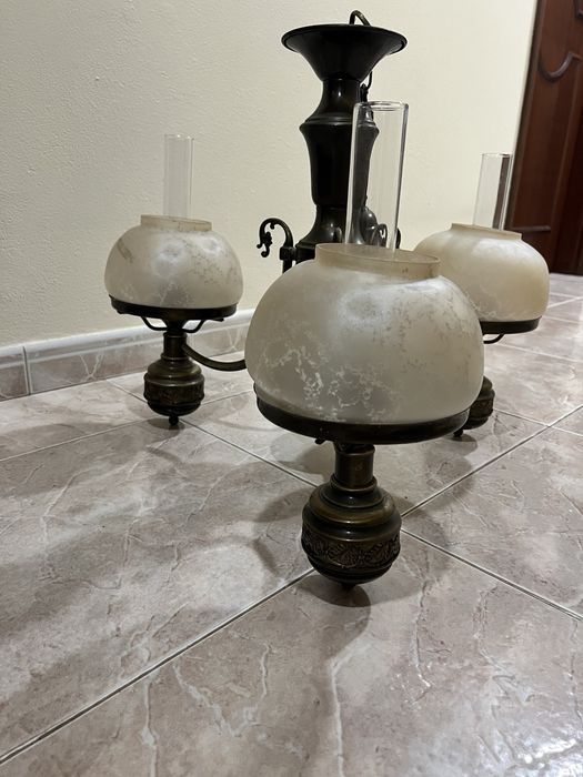 Candeeiro de teto antigo