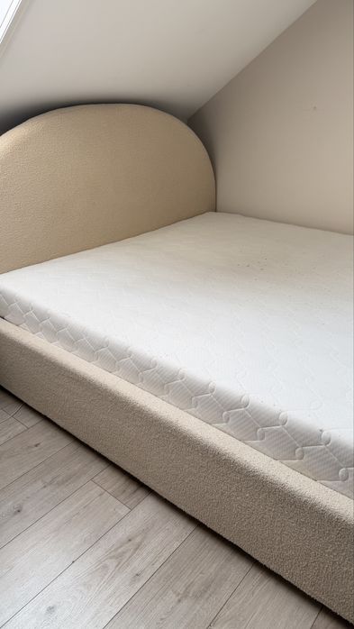 lozko boucle 160x200