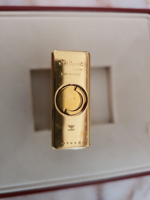 Isqueiro da marca S.T.Dupont