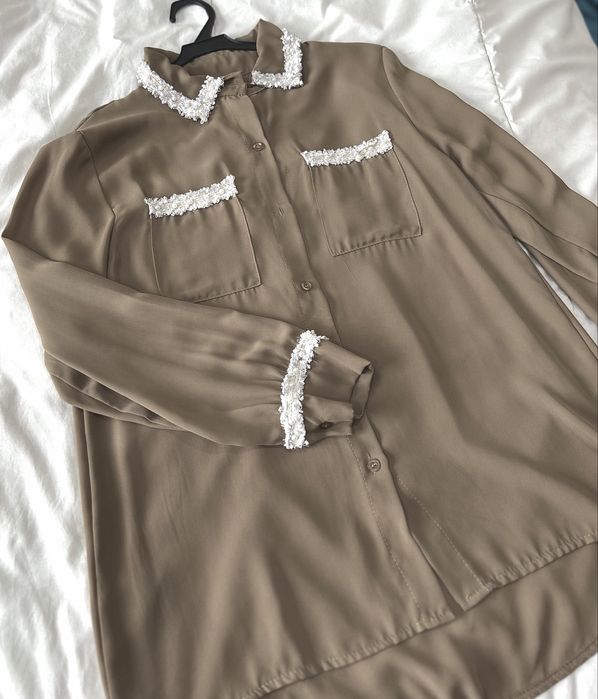 Camisa com pormenores