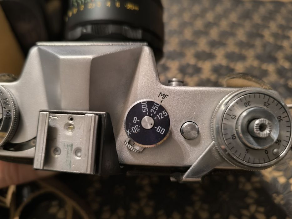 Zenit E z lampą błyskową