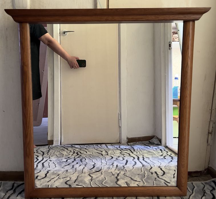 Комод з дзеркалом