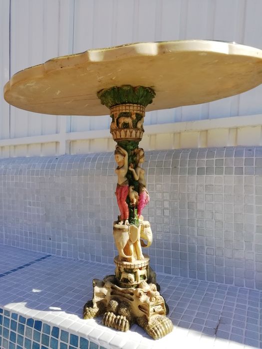 Mesa Linda Em Marfinite De Origem Japonês Pode Estar No Exterior