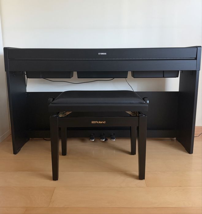 Piano Digital Arius YDP-S34 Yamaha - Preto /  Banco Roland RPB-200BK Comfort c/ regulação altura