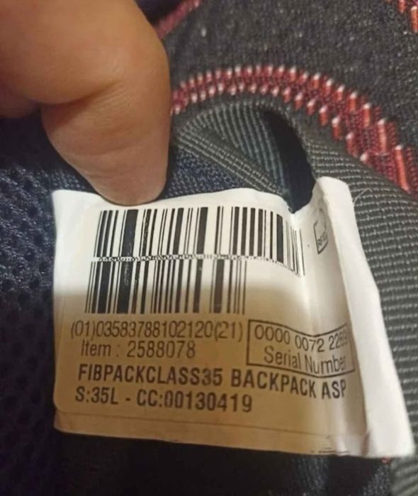 Vendo mochila azul KIPSTA de 35 litros só usei uma vez esta como nova