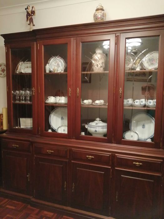 Móvel para  sala de jantar.