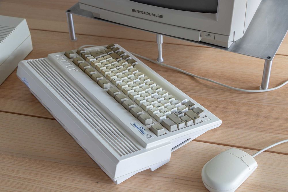 Komputer Amiga 600 , zasilacz, mysz, komplet, HDD