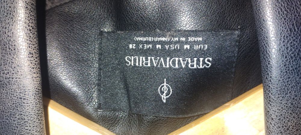 STRADIVARIUS Kurtka z imitacji skóry czarny