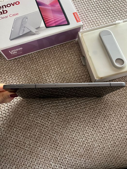 Lenovo Tab 64GB + Clear Case