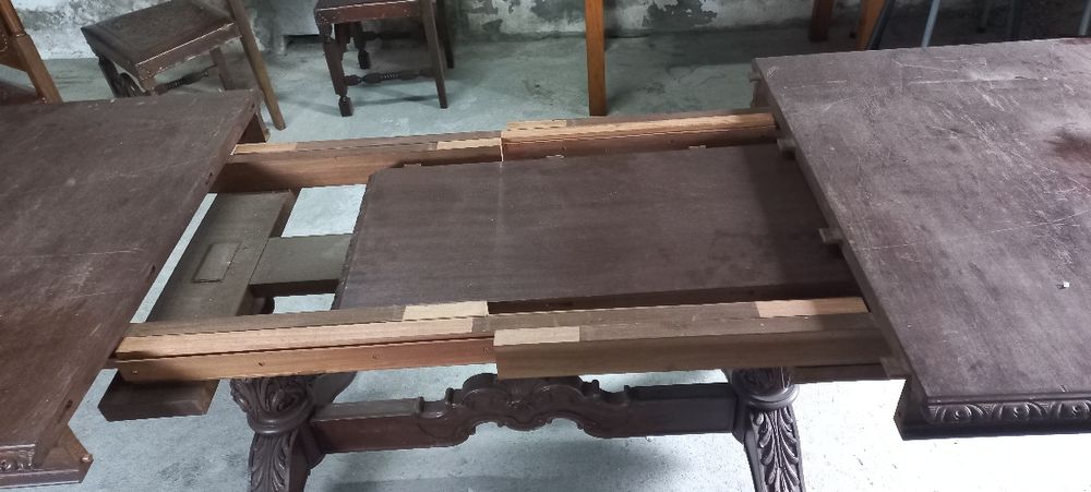 Mesa extensível com 8 cadeiras