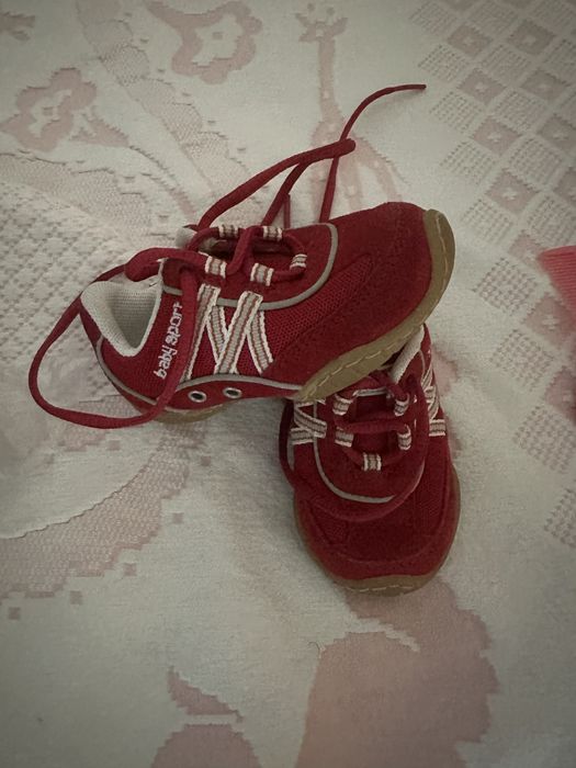 Os 3 pares por 25€. Sapatilhas bebé