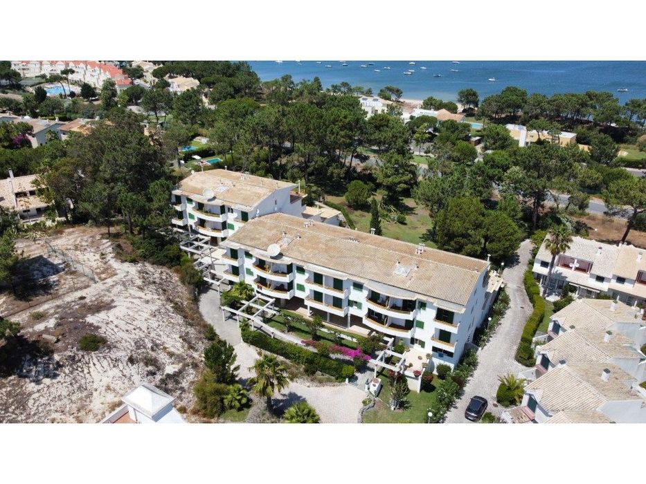 T3 com Parqueamento e varandas a 600m da praia Atlântica