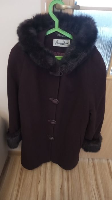 Płaszcz zimowy kolor ciemny bordowy