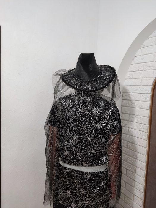 Продам костюм ведьмы