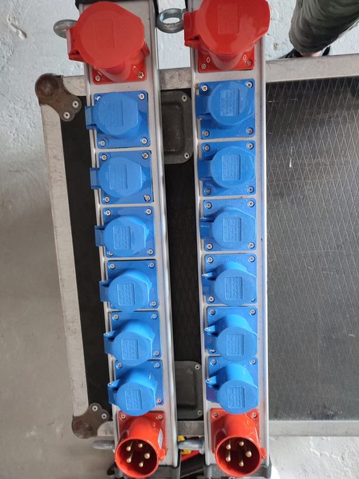 Quadros e distribuidores elétricos