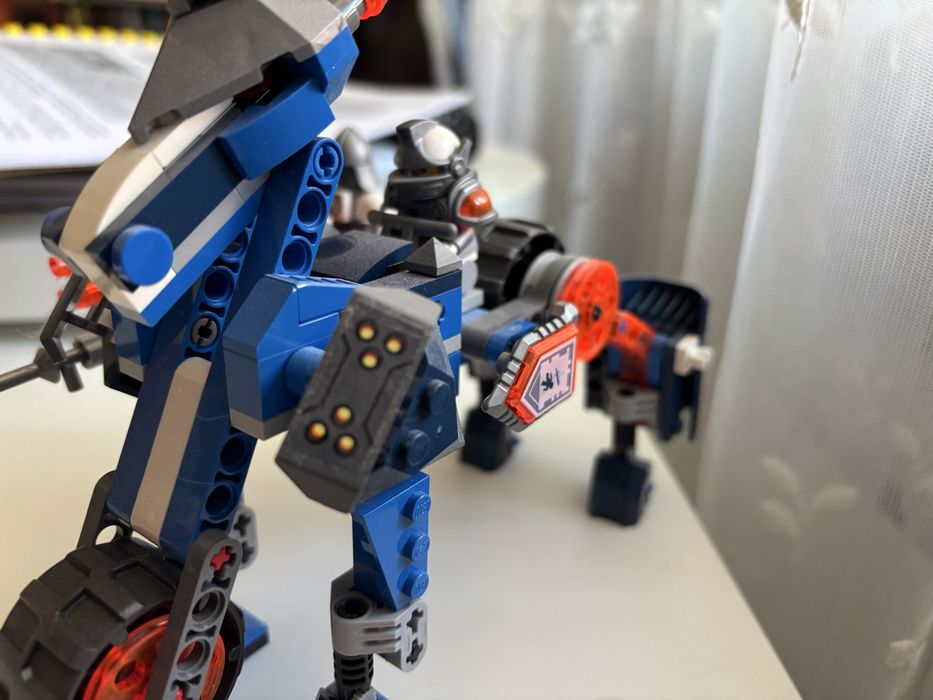 Lego Nexo Knights 70350 і 70312