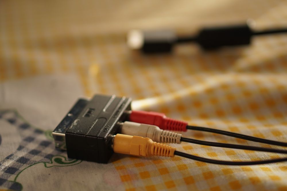 PlayStation 3 super Slim (com placa queimada) + 4 comandos + caixa