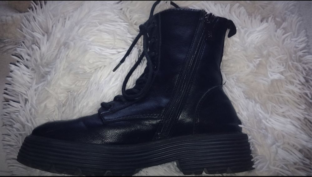 Botas pretas de pele XTI