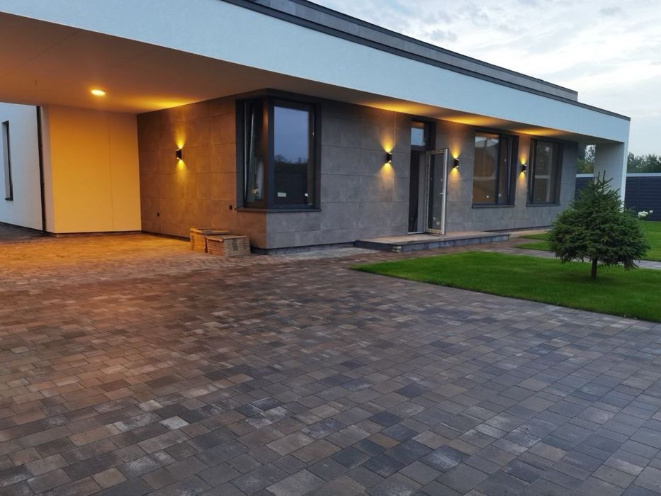 Сучазний будинок в с. Романків