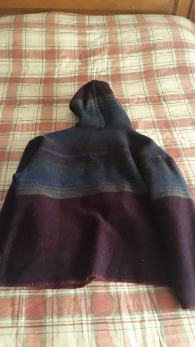 Casaco lã ,com capuz e bolsos - baixa de preço