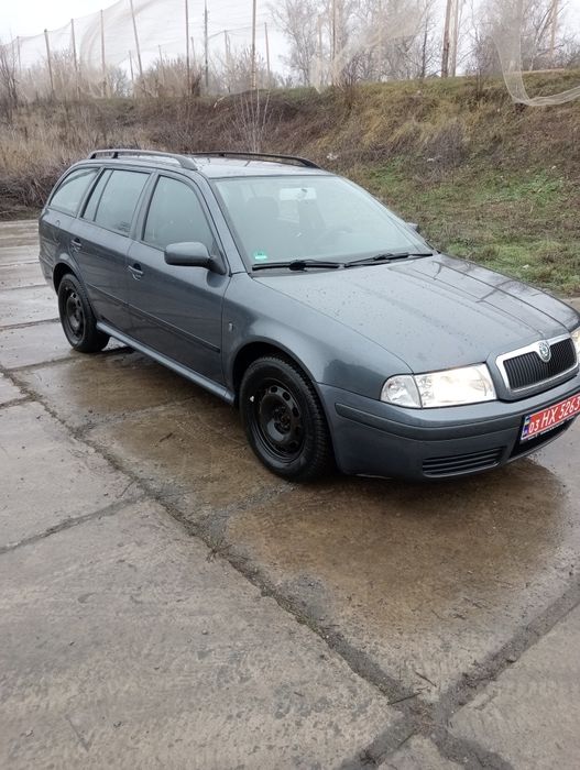 Продам Шкода Tour 2009г 1.6MPI 184т родного пробега