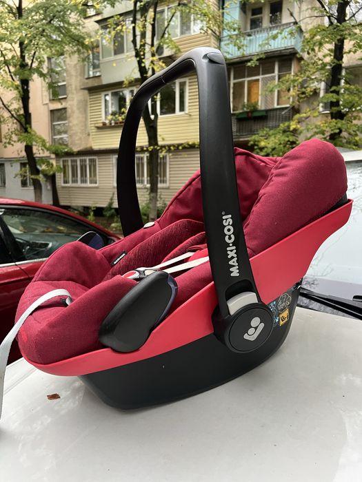 Дитяче крісло Maxi-Cosi + підставка