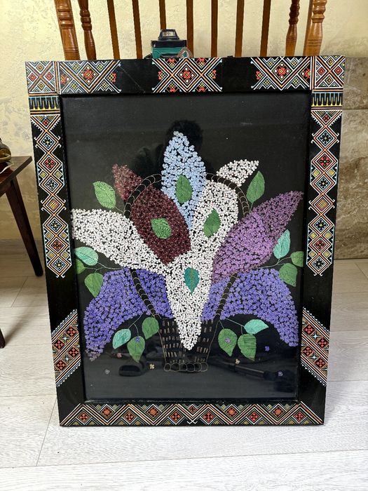 Декоративна картина в етно-стилі в великій рамі