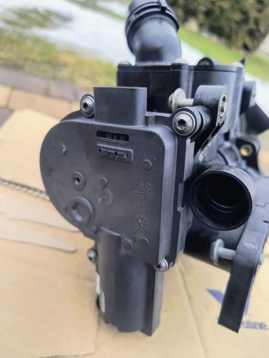 Sprzedam oryginalny termostat regulatora płynu  od pompa wody VW