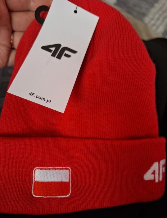 Nowa czapka zimowa 4F – czerwona, One Size