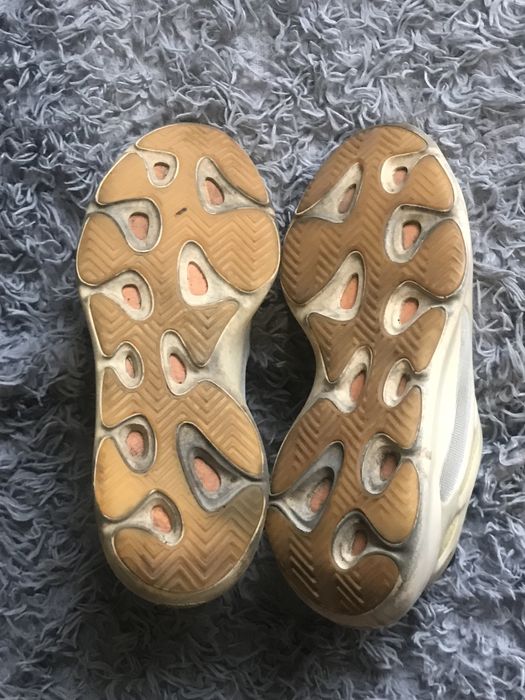 Adidas Yeezy Boost 700