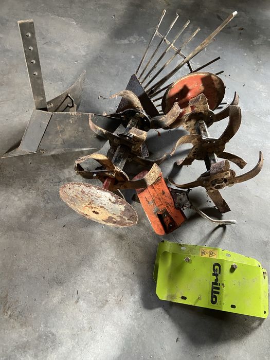 Enxada mecânica com reboque e alfaias agricolas