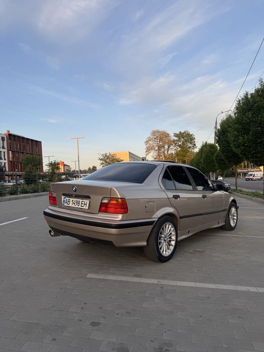 Bmw e36 320i.