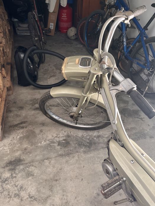 mobylette Peugeot