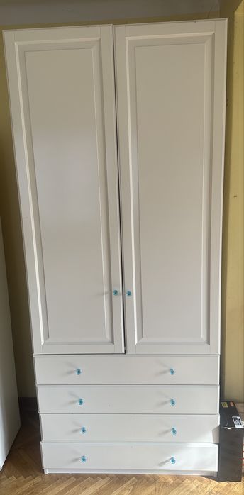 Biała szafa IKEA