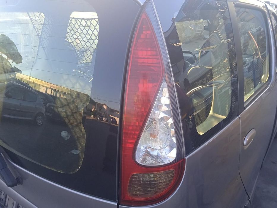 FAROLIM TRASEIRO DIREITO TOYOTA YARIS VERSO 2004 -