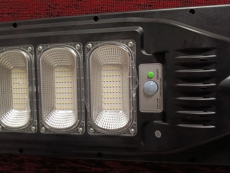 Holofote solar led 250 watts + Sensor de movimento + Comando novo